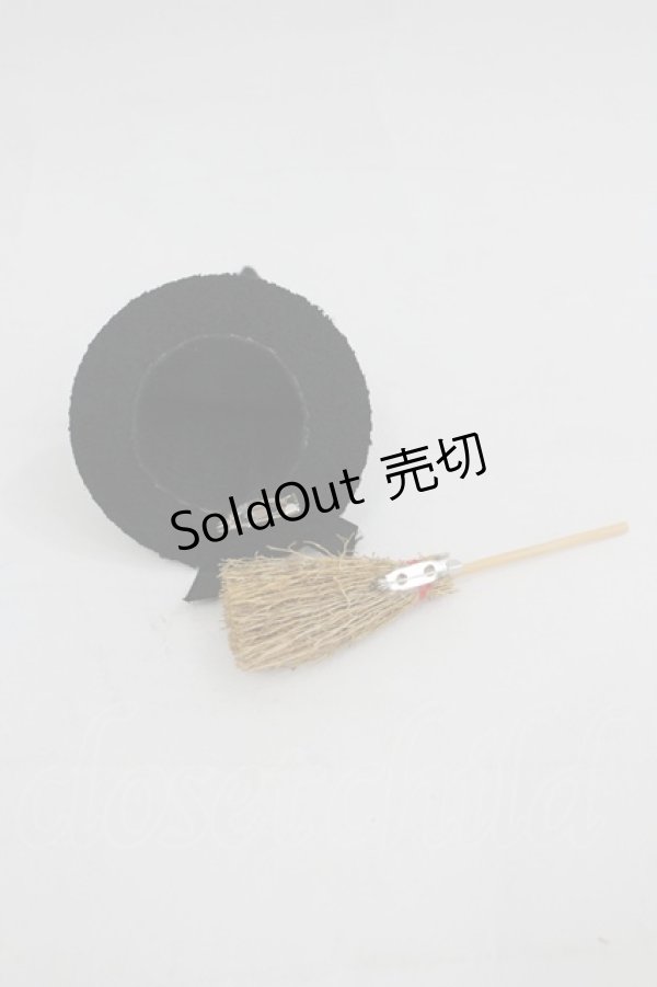 画像2: Triple fortune / 魔女帽&ホウキブローチ  黒Ｘベージュ I-26-03-05-055-EL-AC-SA-ZI (2)