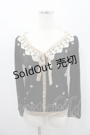 画像: axes femme / パール&ビジューフラワープルオーバー M クロ I-26-03-06-035-AX-TO-SA-ZI