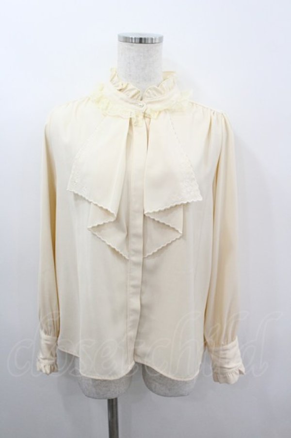 画像1: axes femme / バラ刺繍ラッフルフリルブラウス  生成り I-26-03-06-006-AX-BL-SA-ZI (1)