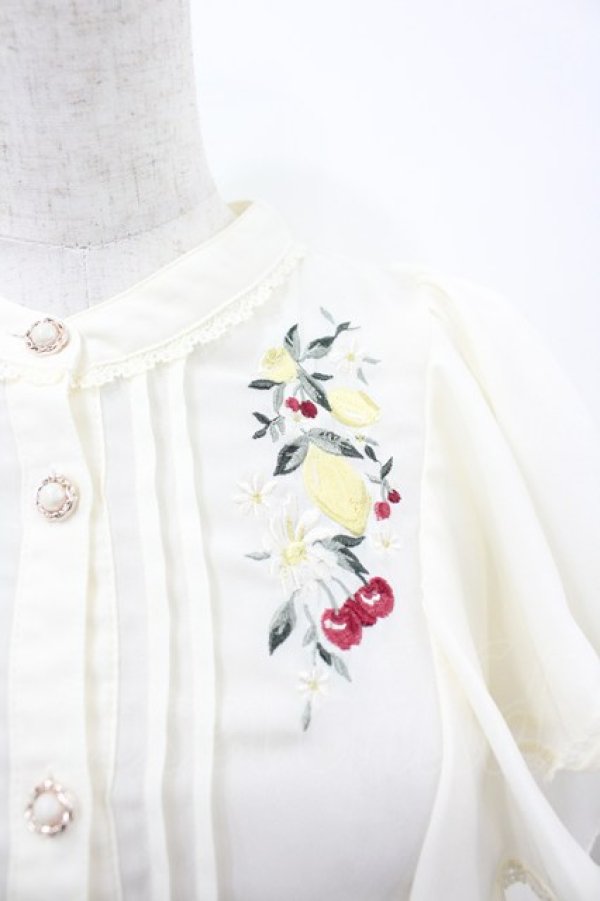 画像3: axes femme / ミックスフルーツ刺繍ブラウス  アイボリー I-26-03-06-001-AX-BL-SA-ZI (3)