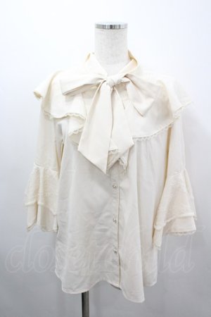 画像: axes femme / タイ付姫袖風フリルブラウス  生成り I-26-03-06-002-AX-BL-SA-ZI