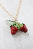 画像2: Emily Temple cute / いちごネックレス  赤Ｘ緑 I-26-03-08-004-ET-AC-SA-ZI (2)