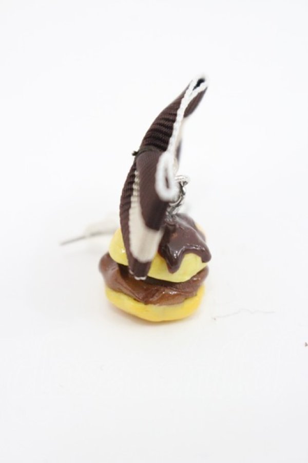 画像2: Emily Temple cute / プチシュー片耳ピアス  ブラウン I-26-03-08-069-ET-AC-SA-ZI (2)