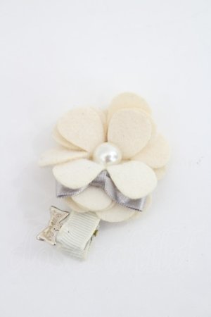 画像: Emily Temple cute / デイジーヘアクリップ  アイボリー I-26-03-08-095-ET-AC-SA-ZI