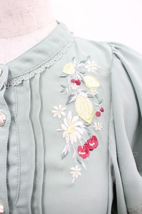 画像3: axes femme / ミックスフルーツ刺繍ブラウス  グリーン I-26-03-10-002-AX-BL-SA-ZI (3)