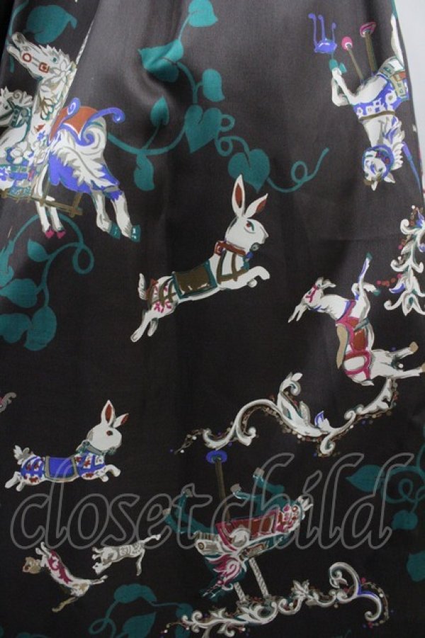 画像3: Lois CRAYON / メリーゴウランドプリントノースリーブワンピース  黒 I-26-03-12-057-LO-OP-SA-ZI (3)