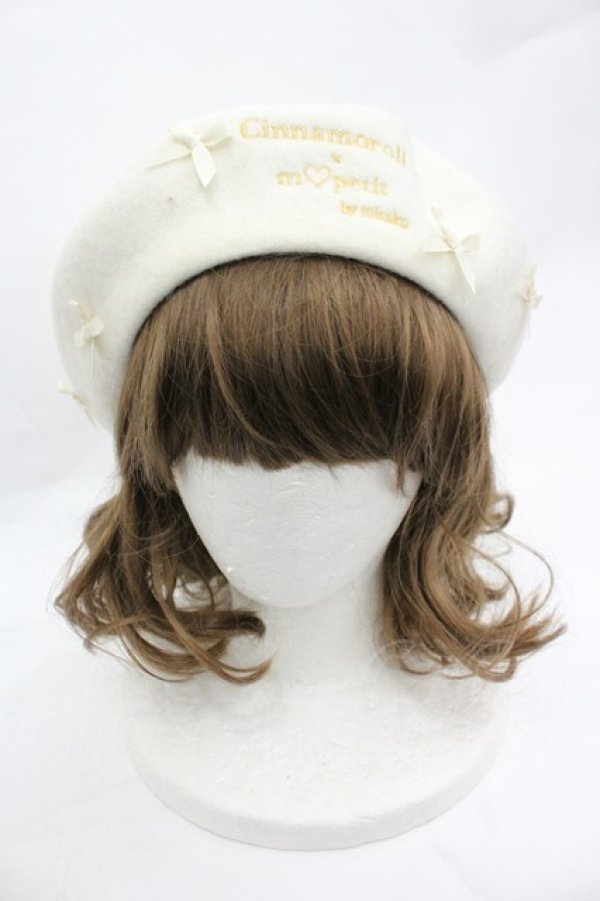 画像1: m petit by misako / サンリオキャラクターズコラボ ハローキティ バスクリボンベレー  アイボリー I-26-03-12-106-LO-AC-HR-ZI (1)