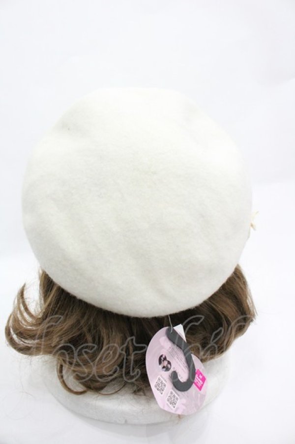 画像2: m petit by misako / サンリオキャラクターズコラボ ハローキティ バスクリボンベレー  アイボリー I-26-03-12-106-LO-AC-HR-ZI (2)