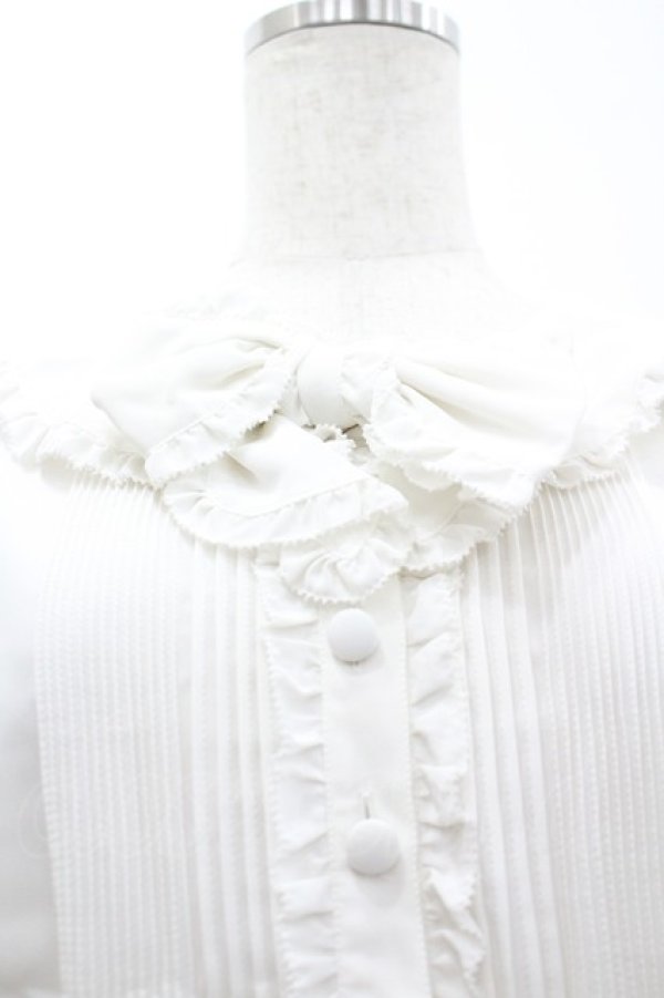 画像2: INGEBORG / ピンタック&フリルリボンブラウス  ホワイト I-26-03-12-002-LO-BL-SA-ZI (2)