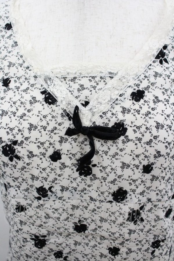 画像2: INGEBORG / フロッキーバラptノースリーブブラウス  ホワイト×ブラック I-26-03-12-024-LO-TO-SA-ZI (2)