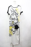 画像1: SEX POT ReVeNGe / バニーptダメージTシャツワンピース  白×黒×イエロー I-26-03-14-071-SP-OP-TE-ZI (1)
