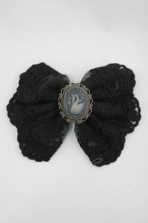 画像: metamorphose / スワンカメオレースリボンバレッタ  黒 I-26-03-14-119-ME-AC-TE-ZI