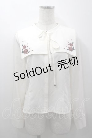 画像: axes femme / 薔薇刺繍付け襟セットブラウス  白Ｘ赤 I-26-03-16-004-AX-BL-SA-ZI