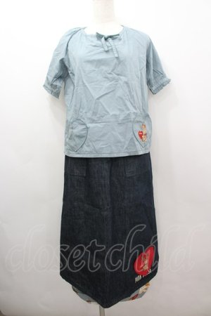 画像: PINK HOUSE / アンジェリックラビッツ刺繍ハートポケット半袖ブラウス&総柄スカート(デニムオーバースカート付き)セットアップ  サックス I-26-03-16-055-LO-OP-SA-ZI