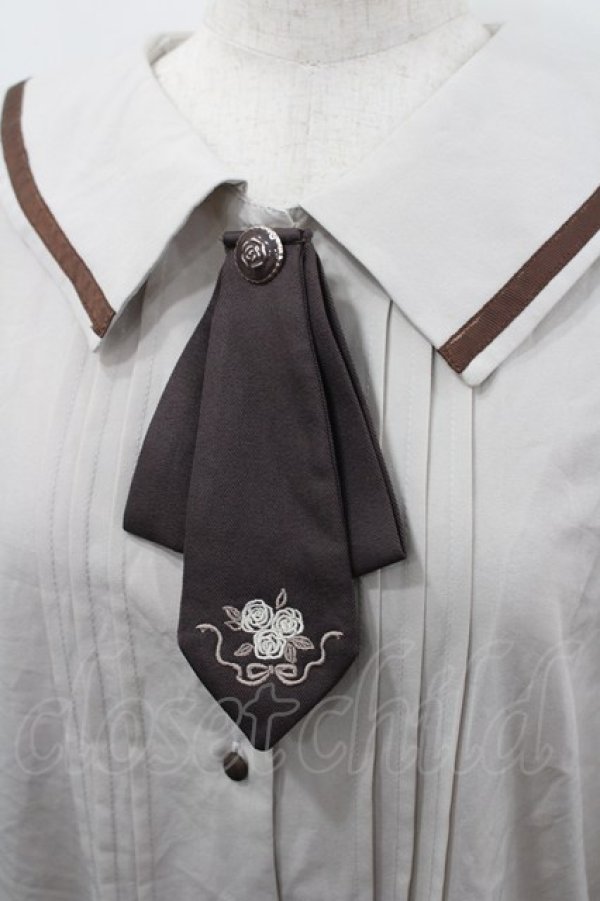 画像2: axes femme / タイ付ブラウス  ベージュ I-26-03-16-001-AX-BL-SA-ZI (2)