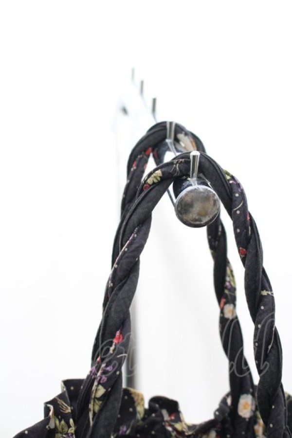 画像4: PINK HOUSE / いちごフラワーブーケ総柄ミニバッグ  黒 I-26-03-16-113-LO-BG-SA-ZI (4)