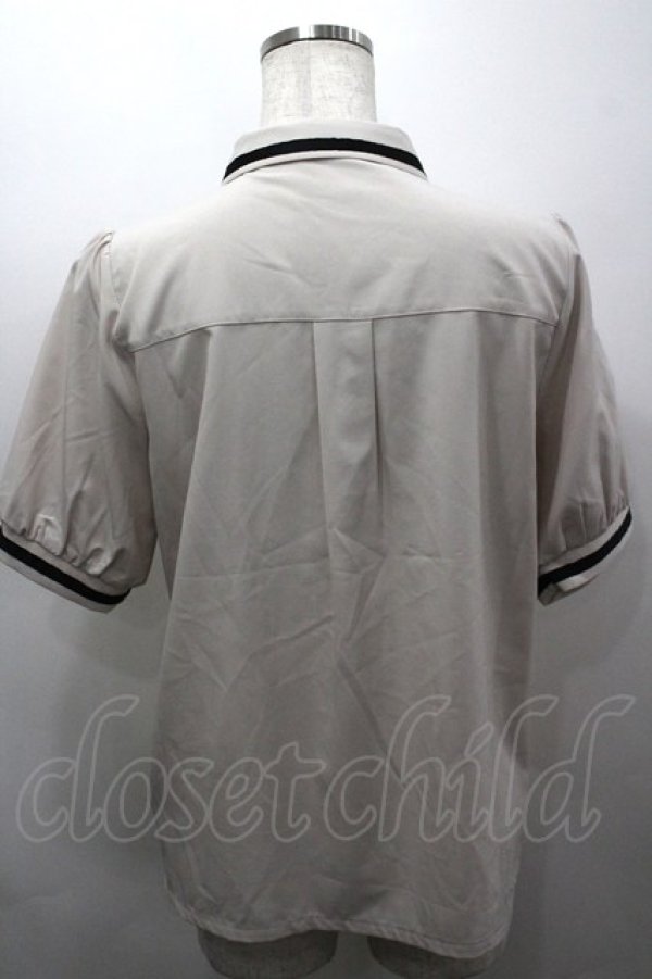 画像4: axes femme / ミリタリー風タイ付ブラウス  ベージュＸ黒 I-26-03-16-002-AX-BL-SA-ZI (4)