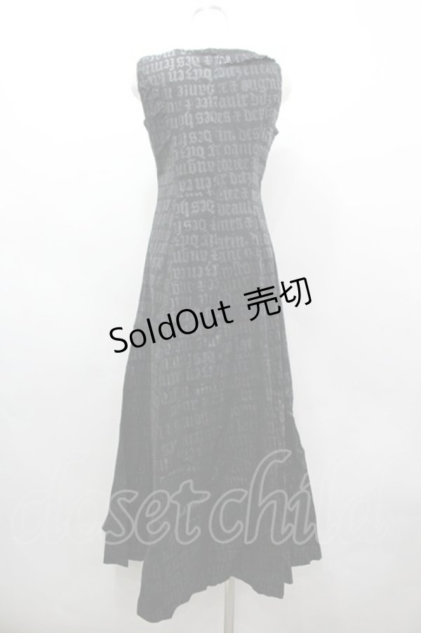 画像2: h.NAOTO / 英字総柄ノースリーブロングワンピース  黒Ｘグレー I-26-03-19-085-HN-OP-SA-ZI (2)