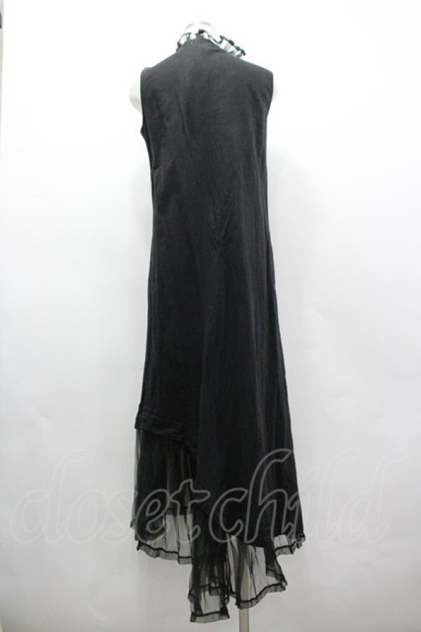 画像2: T.KUNITOMO / 裾チュール切替ノースリーブワンピース  黒 I-26-03-19-087-GO-OP-SA-ZI (2)