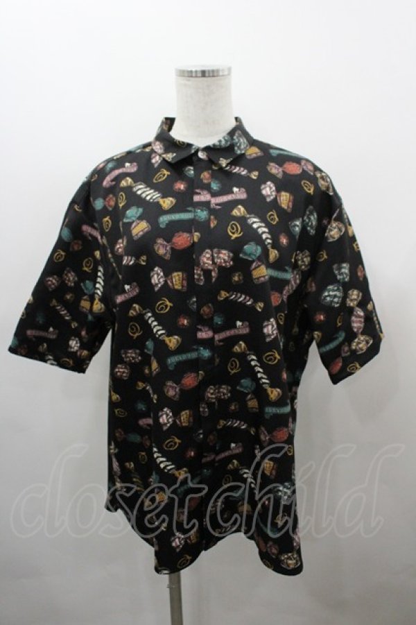 画像1: Q-pot. / シャイニーキャンディシャツ ユニセックス 黒 I-26-03-23-005-QP-BL-SA-ZI (1)