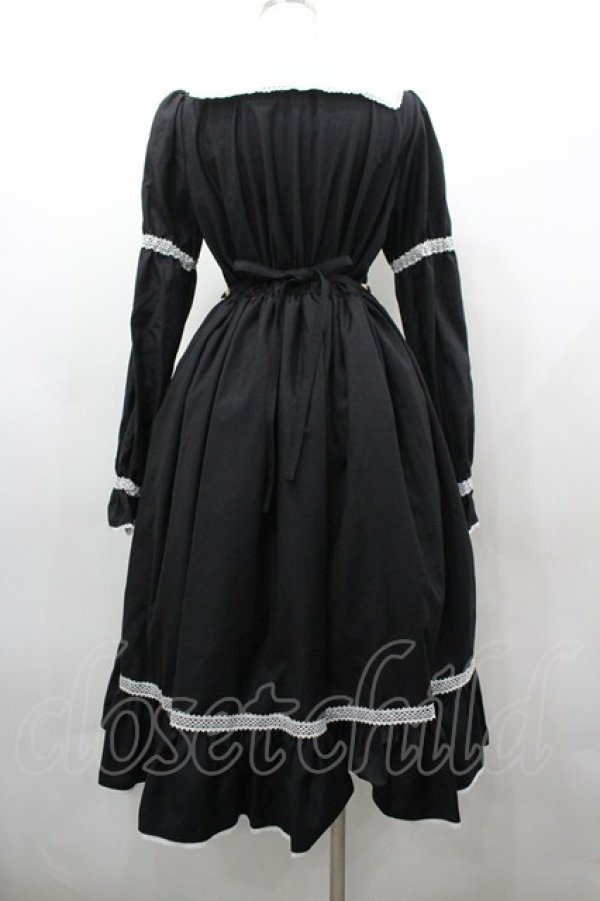 画像2: ALICE and the PIRATES / クラシカルメイドワンピース  黒Ｘ白 I-26-03-23-045-PA-OP-SA-ZI (2)