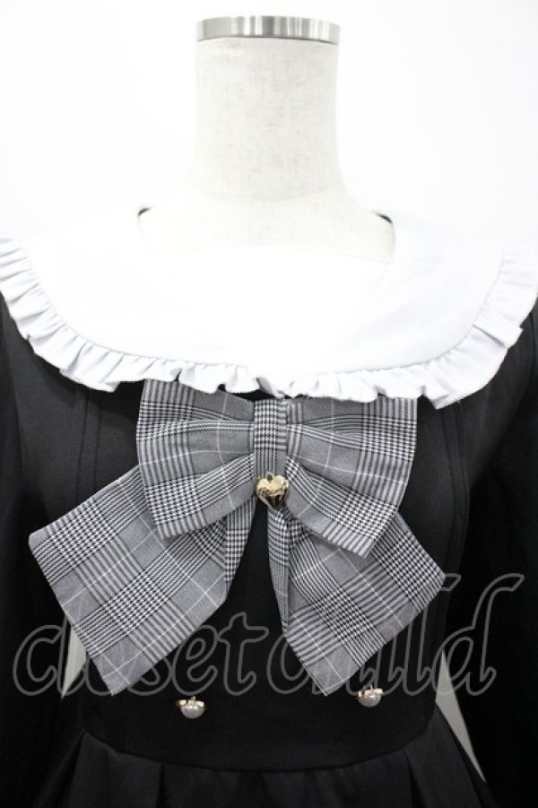 画像2: Amavel / ガーリーフリルデコルテオープンワンピース  黒 I-26-03-23-052-CA-OP-SA-ZI (2)