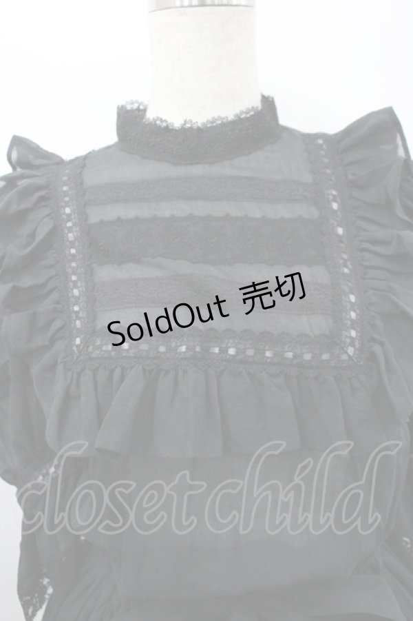 画像2: SERAPHIM / ハイネックフリル半袖ワンピース  黒 I-26-03-23-061-LO-OP-SA-ZI (2)