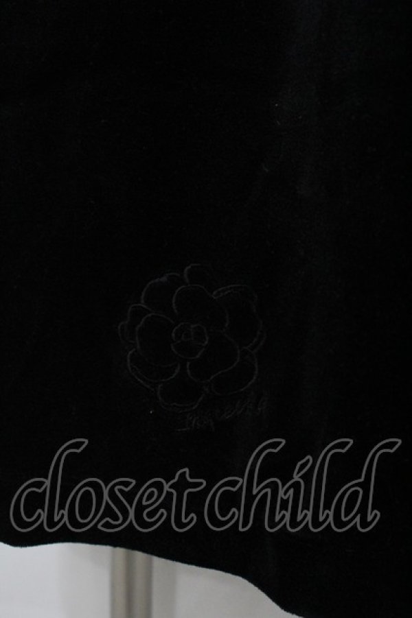 画像2: INGEBORG / カメリア刺繍入りベロアスカート  ブラック I-26-03-23-079-LO-SK-SA-ZI (2)