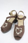 画像2: Fi.n.t / ブーケ刺繍ウッドライクソールサンダル M ブラウン I-26-03-23-122-CA-SH-SA-ZI (2)