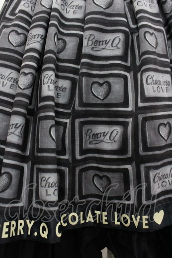 画像3: BERRY.Q（海外ロリータブランド） / チョコレート柄ジャンパースカート  黒 I-26-03-25-042-LO-BG-SA-ZI (3)