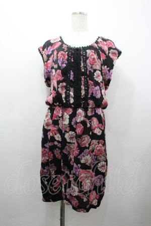 画像: axes femme / ファーティペ付き花柄ワンピース  黒ＸピンクＸパープル I-26-03-25-059-AX-OP-SA-ZI