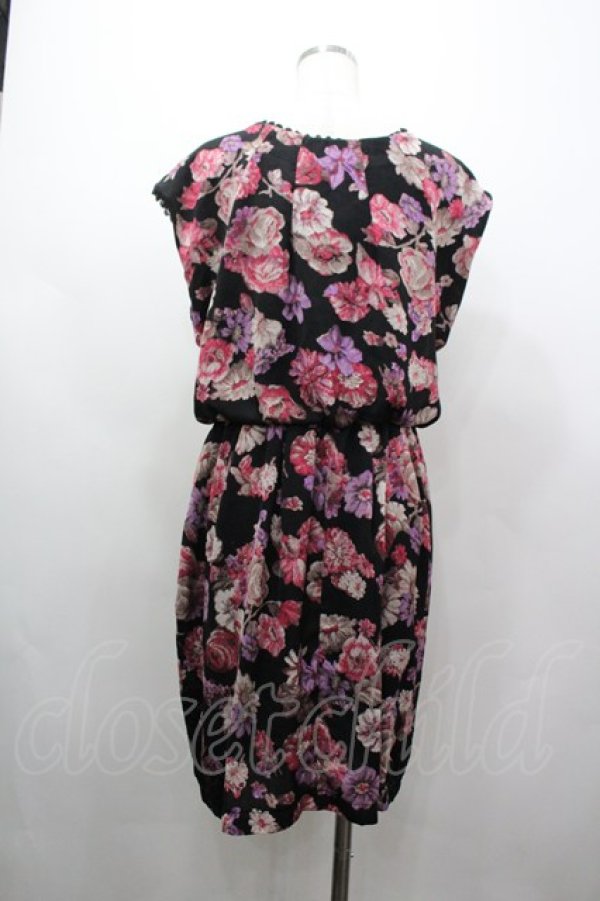 画像3: axes femme / ファーティペ付き花柄ワンピース  黒ＸピンクＸパープル I-26-03-25-059-AX-OP-SA-ZI (3)