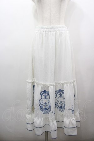 画像: axes femme / リボンＸブーケ刺繍スカート F 白Ｘ青 I-26-03-25-076-AX-SK-SA-ZI