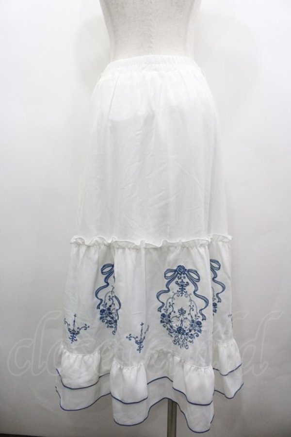 画像3: axes femme / リボンＸブーケ刺繍スカート F 白Ｘ青 I-26-03-25-076-AX-SK-SA-ZI (3)