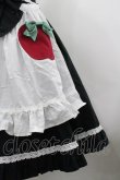 画像6: BABY,THE STARS SHINE BRIGHT / Snow White りんごのエプロンジャンパースカート  黒×白 I-26-03-30-030-BA-OP-TE-ZI (6)