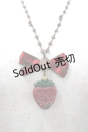 画像: Q-pot. / ストロベリーガナッシュリボンネックレス  赤 I-26-03-30-123-QP-AC-SA-ZI
