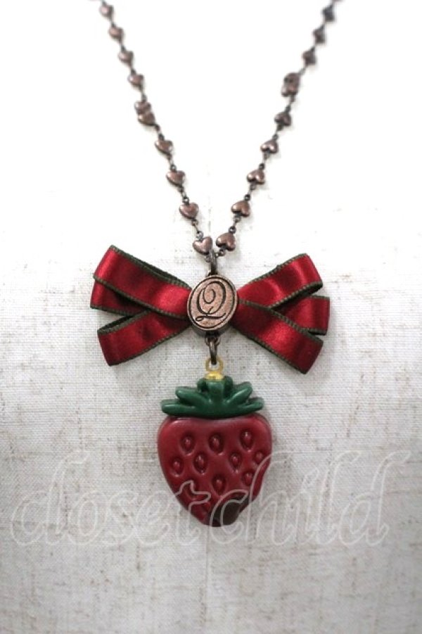 画像1: Q-pot. / ストロベリーガナッシュリボンネックレス  赤 I-26-03-30-123-QP-AC-SA-ZI (1)