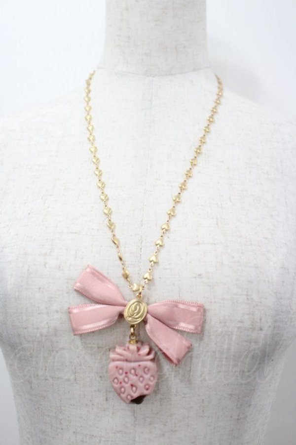 画像2: Q-pot. / ストロベリーガナッシュリボンネックレス  ピンク I-26-03-30-124-QP-AC-SA-ZI (2)