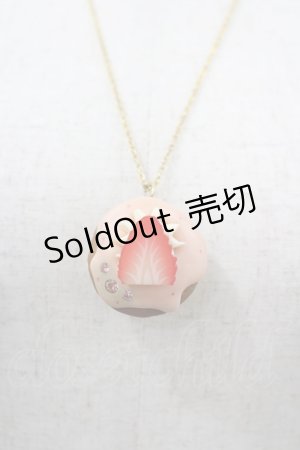 画像: Q-pot. / ストロベリーカップケーキネックレス  ピンクＸゴールド I-26-03-30-125-QP-AC-SA-ZI