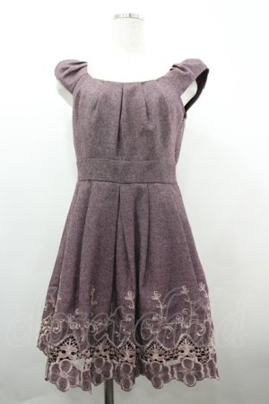 画像: Secret Magic / 裾刺繍ワンピース 2 ワイン I-26-04-01-078-CA-OP-TE-ZI