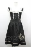 画像1: axes femme / バンビ刺繍ジャンパースカート  黒Ｘ白 I-26-04-01-090-AX-OP-SA-ZI (1)
