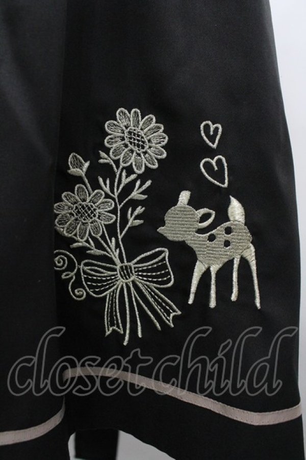 画像3: axes femme / バンビ刺繍ジャンパースカート  黒Ｘ白 I-26-04-01-090-AX-OP-SA-ZI (3)