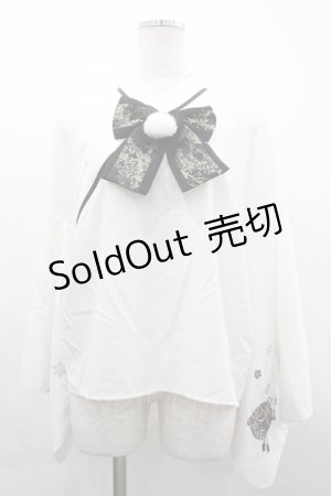 画像: Amavel / 手まりの遊びとシマエナガ和風ブラウス  白 I-26-04-01-010-CA-BL-SA-ZI