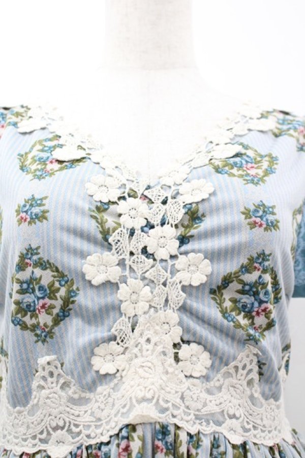 画像3: axes femme / フラワーストライプワンピース  サックス I-26-04-01-096-AX-OP-SA-ZI (3)