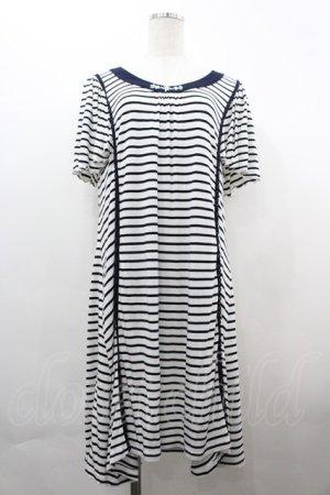 画像: axes femme / 胸元ビジューストライプカットワンピース  黒Ｘ白 I-26-04-01-100-AX-OP-SA-ZI