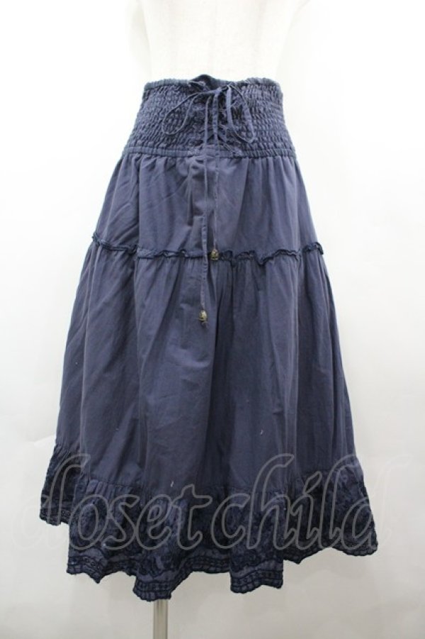 画像1: axes femme / フロント編み上げ&裾スパンコール刺繍スカート  ネイビー I-26-04-01-113-AX-SK-SA-ZI (1)