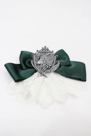 画像: ALICE and the PIRATES / The crest of St.Lily Wolfリボンブローチ  グリーン I-26-04-01-124-PA-AC-SA-ZI