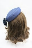 画像3: axes femme / ブローチ付カクテルハット  ブルー I-26-04-03-087-AX-TO-TE-ZI (3)