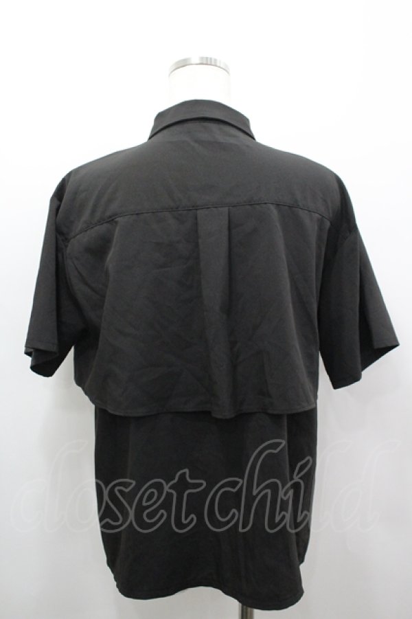 画像2: axes femme / チェーン付き半袖ブラウス  黒 I-26-04-06-001-AX-BL-SA-ZI (2)