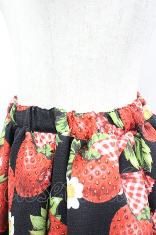 画像2: Emily Temple cute / Contrast ストロベリースカート  黒Ｘ赤 I-26-04-06-086-ET-SK-SA-ZI (2)